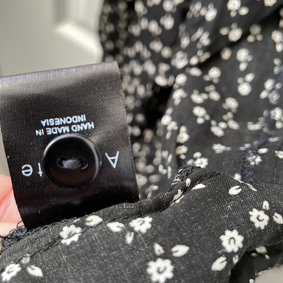 Auguste Button Down Dress Black Flowers - Picture 11 of 12